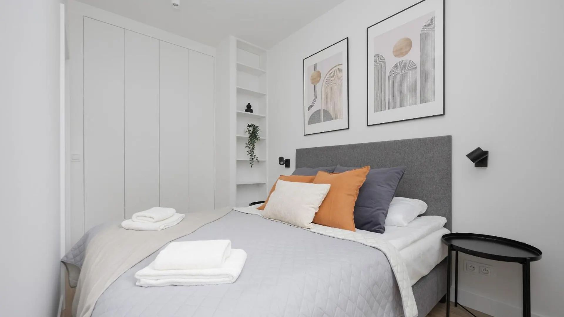 City Apartments Domaniewska With Parking Mokotow By Renters Prestige Varsovie Pologne