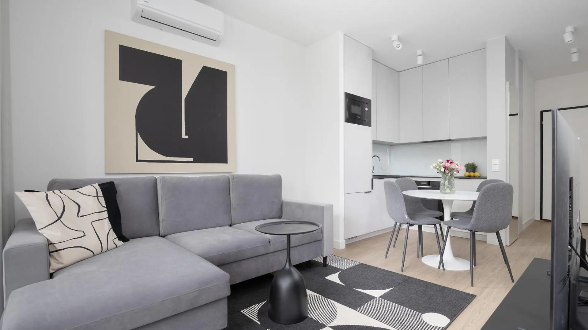 City Apartments Domaniewska With Parking Mokotow By Renters Prestige Warszawa