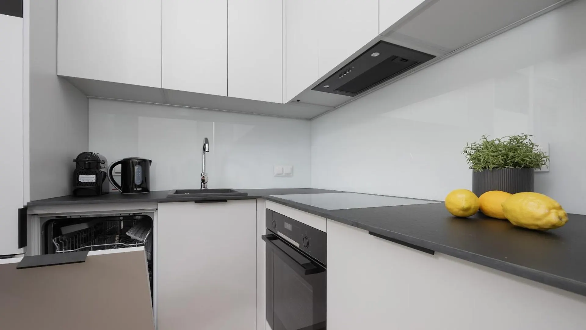 City Apartments Domaniewska With Parking Mokotow By Renters Prestige Warszawa