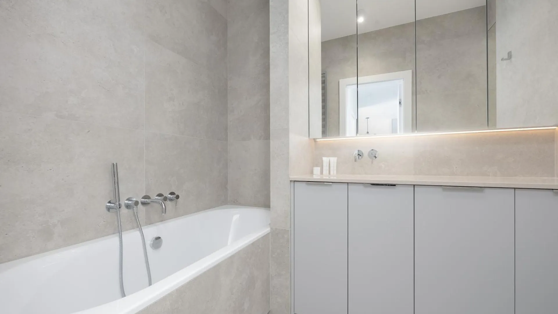 City Apartments Domaniewska With Parking Mokotow By Renters Prestige Warszawa